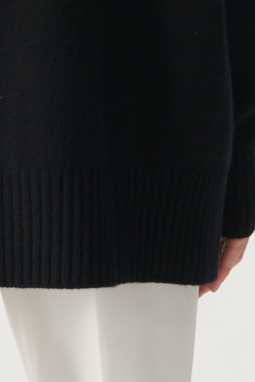 kaszmirowy sweter z dekoltem w serek kolor czarny