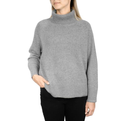 Cashmere turtleneck in light gray