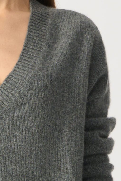 kaszmirowy sweter z dekoltem w serek kolor ciemnoszary