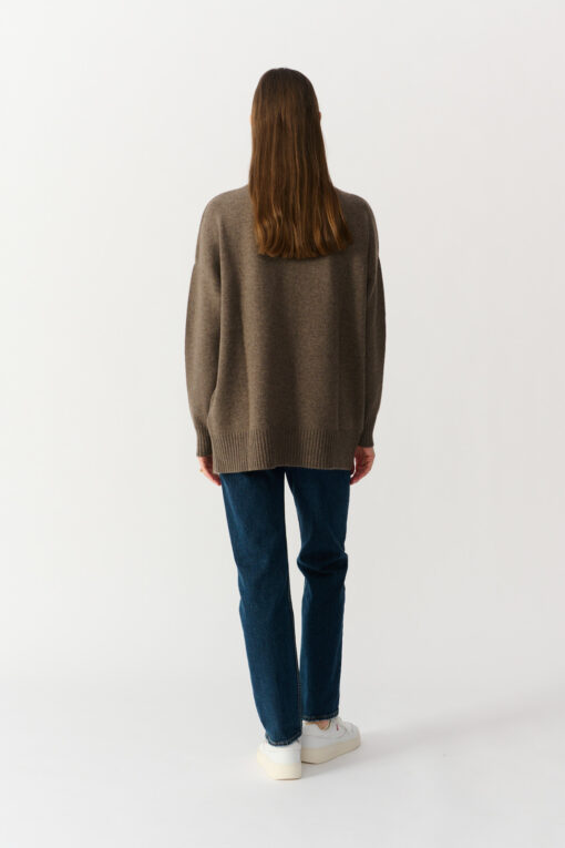 kaszmirowy sweter z dekoltem w serek kolor ciemny taupe