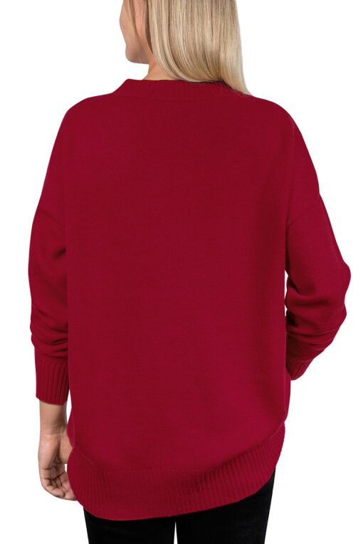 Tył swetra w kolorze rubinowej czerwieni