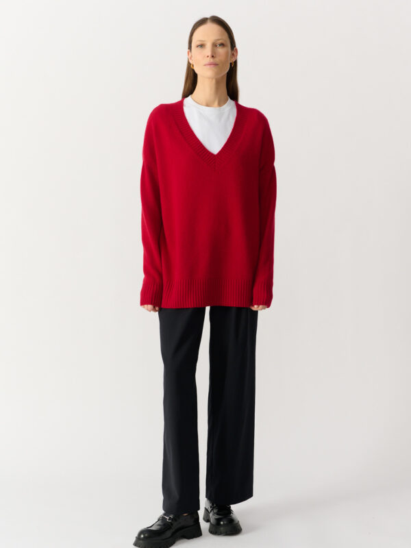 kaszmirowy sweter z dekoltem w serek kolor rubin