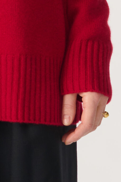 kaszmirowy sweter z dekoltem w serek kolor rubin