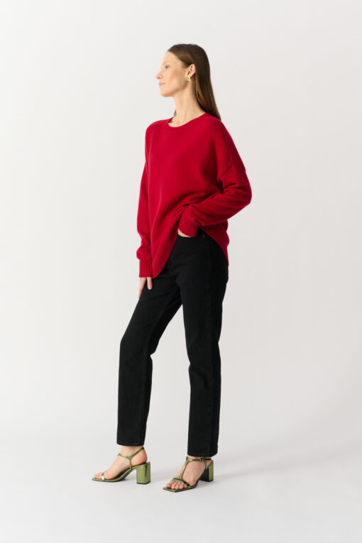ashmere sweater with round neckline in ruby color
