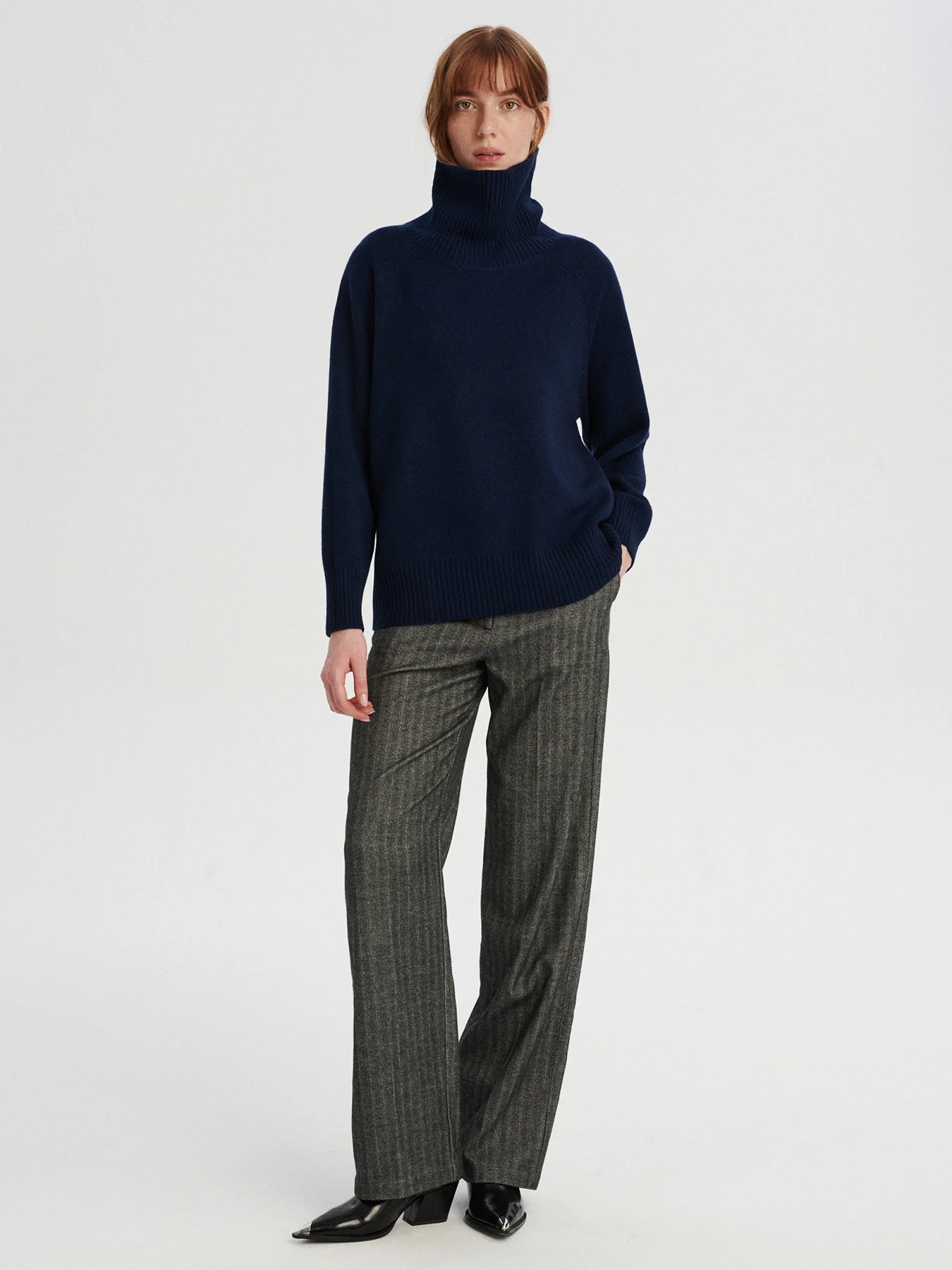 <span class="title-first-word">MINO</span> kaszmirowy golf granat - obrazek 2