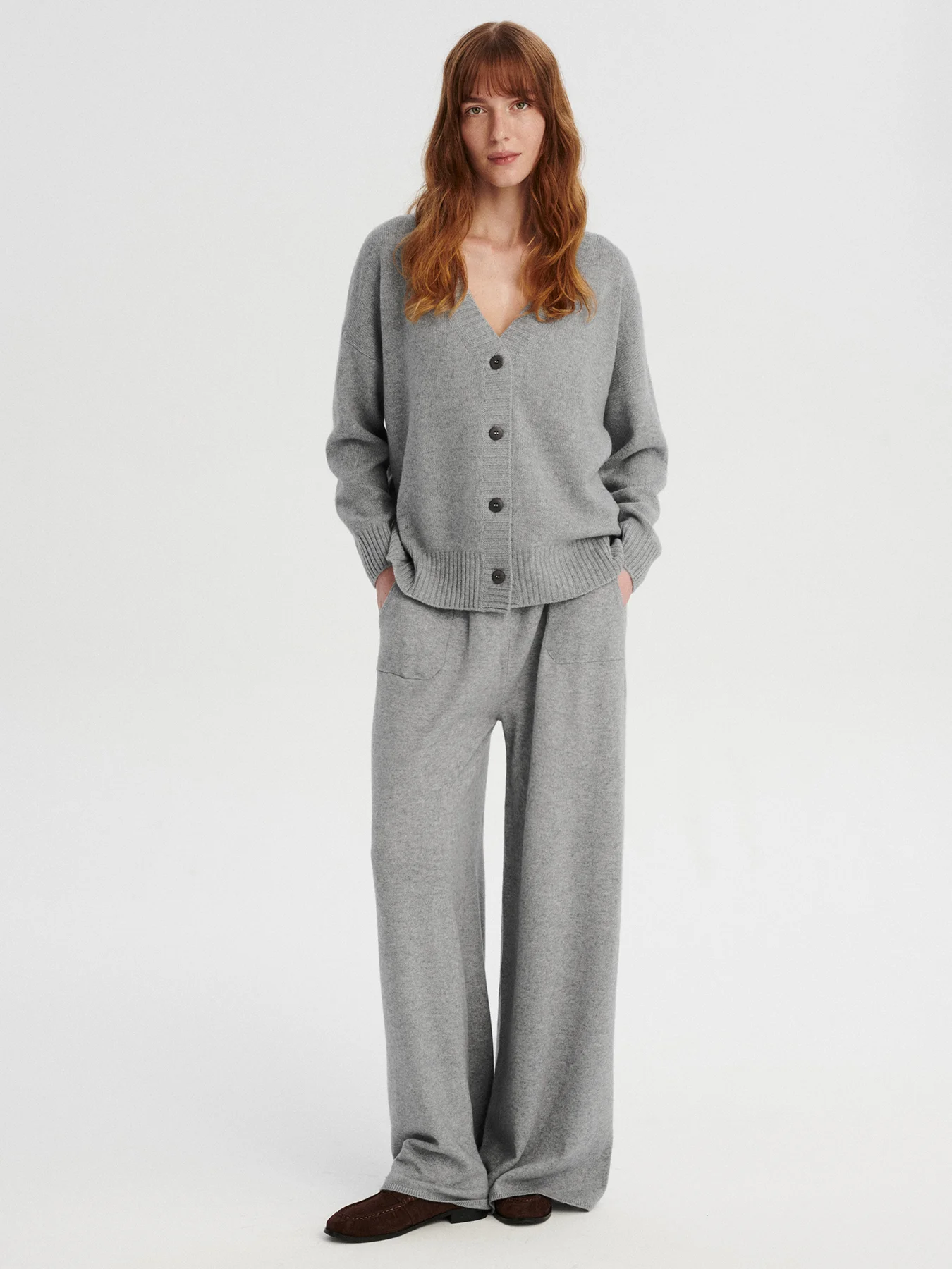 <span class="title-first-word">TULO</span> cashmere cardigan sweater light grey