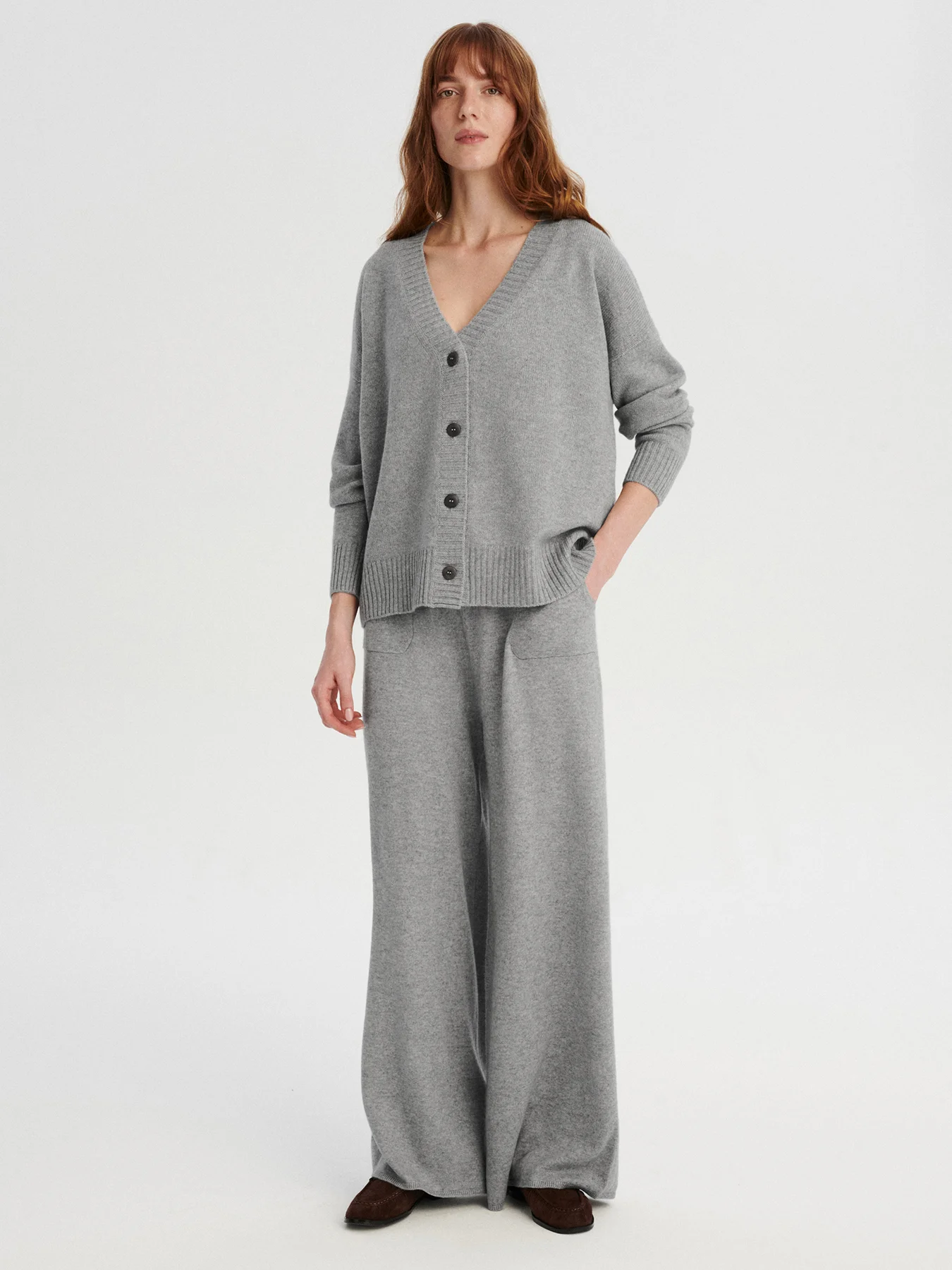 <span class="title-first-word">TULO</span> cashmere cardigan sweater light grey - Image 4