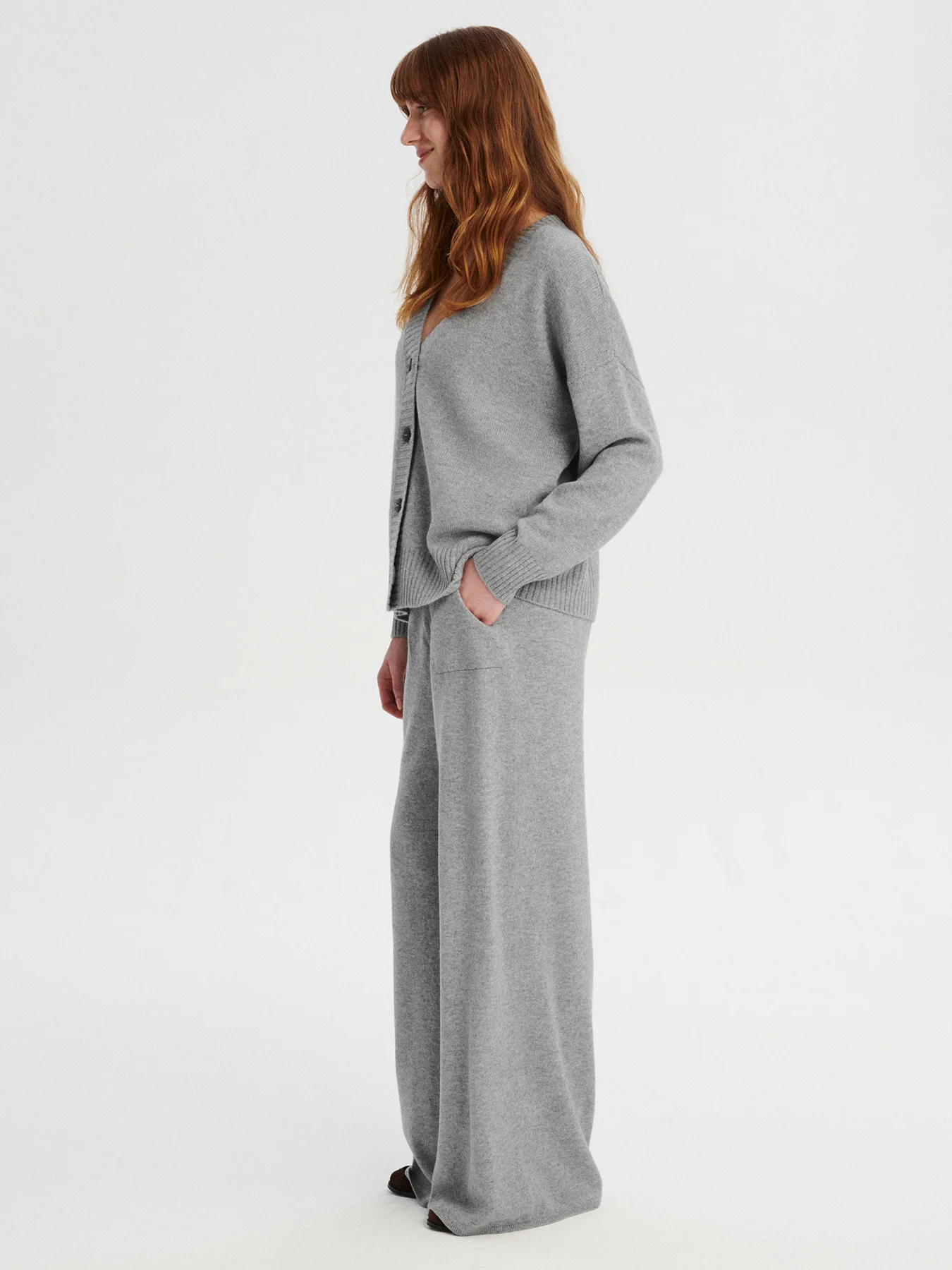 <span class="title-first-word">TULO</span> cashmere cardigan sweater light grey - Image 6