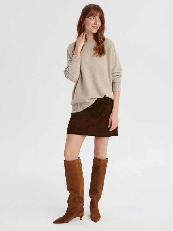 kaszmirowy raglan w kolorze chłodnego beżu