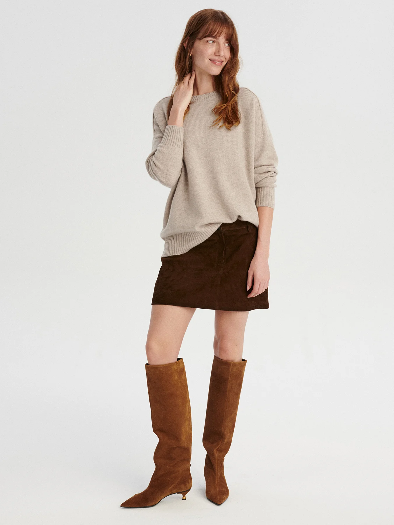 kaszmirowy raglan w kolorze chłodnego beżu