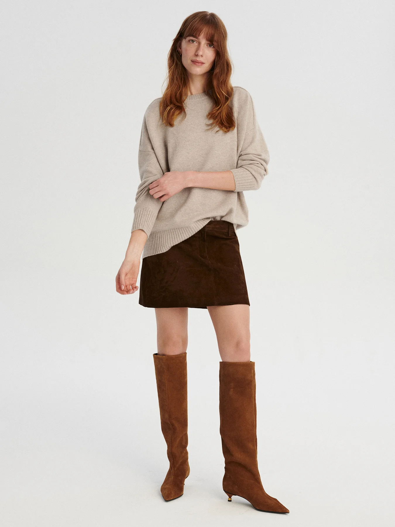 kaszmirowy raglan w kolorze chłodnego beżu