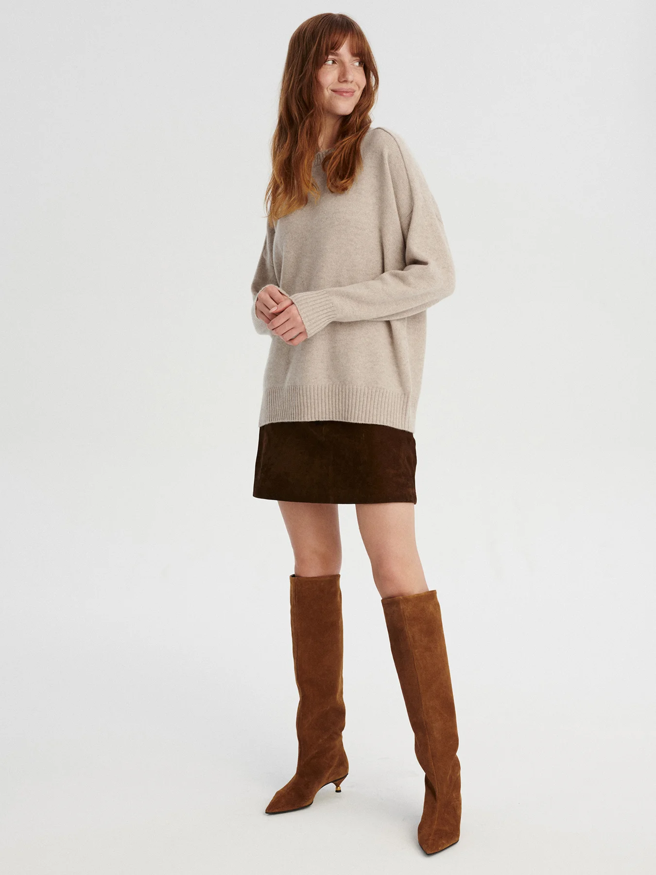 kaszmirowy raglan w kolorze chłodnego beżu