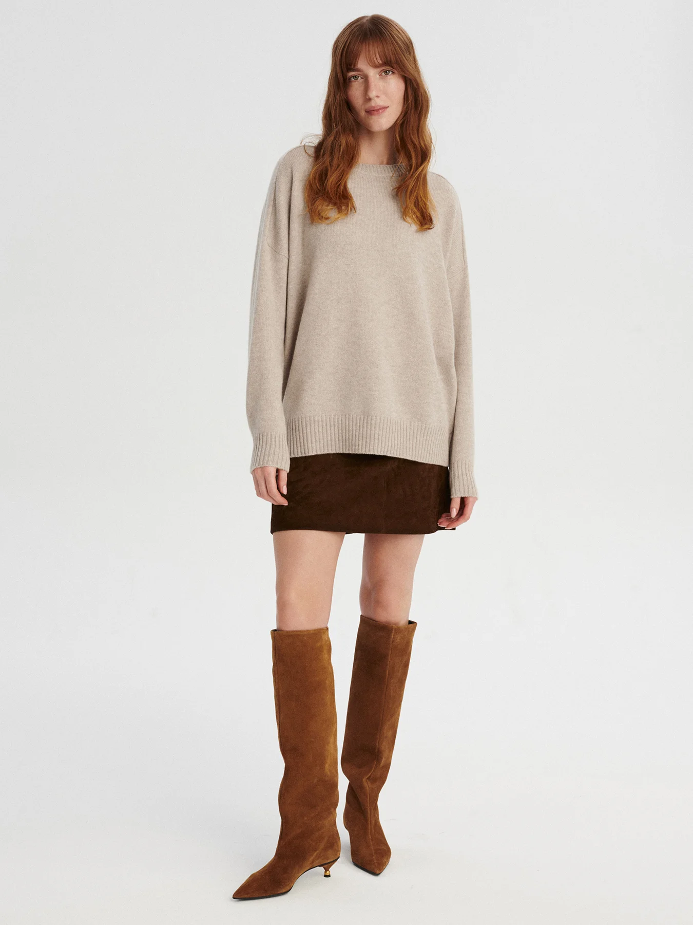 kaszmirowy raglan w kolorze chłodnego beżu