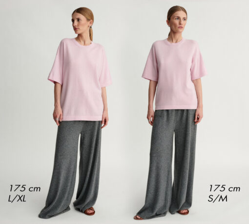 porównanie rozmiarów kaszmirowych t-shirtów w kolorze chłodnego różu