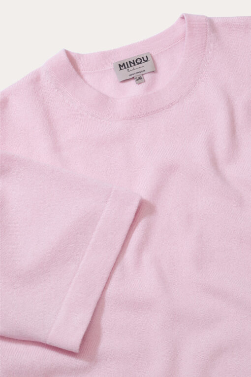 t-shirt z kaszmiru w kolorze chłodnego różu