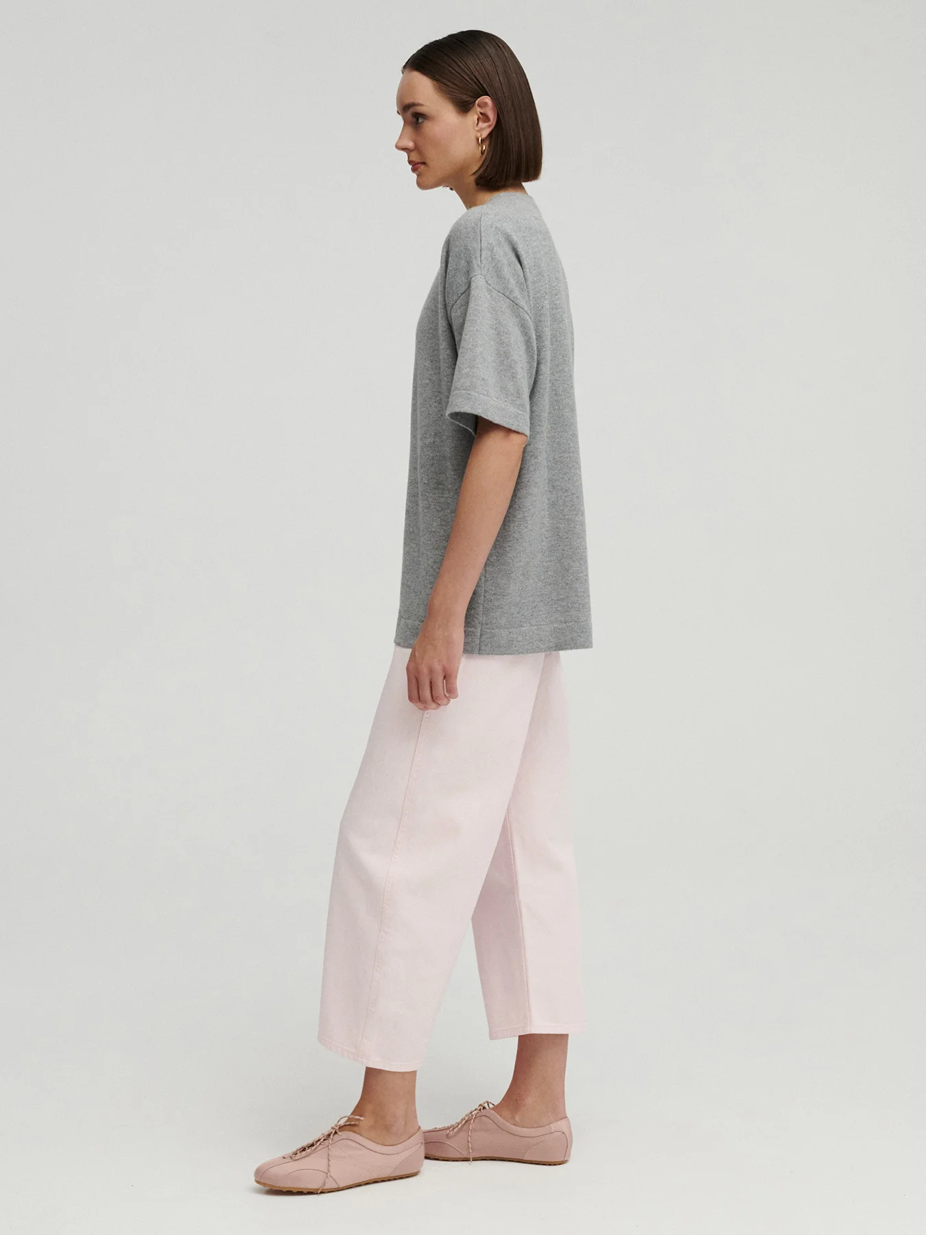 <span class="title-first-word">LULO</span> kaszmirowy t-shirt jasnoszary - obrazek 3
