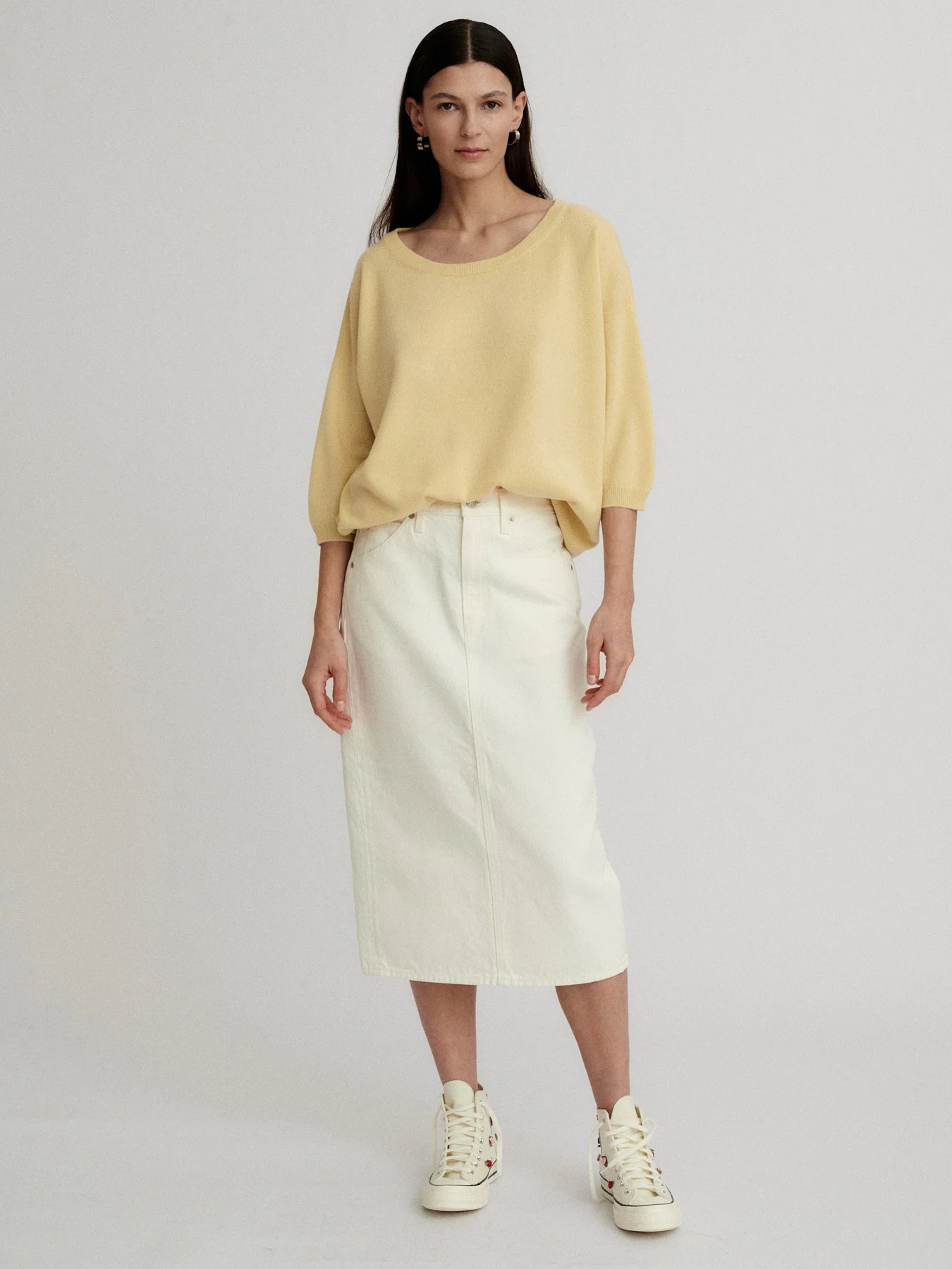 kaszmirowy sweter z krótkim rękawem w kolorze pastelowo żółtym
