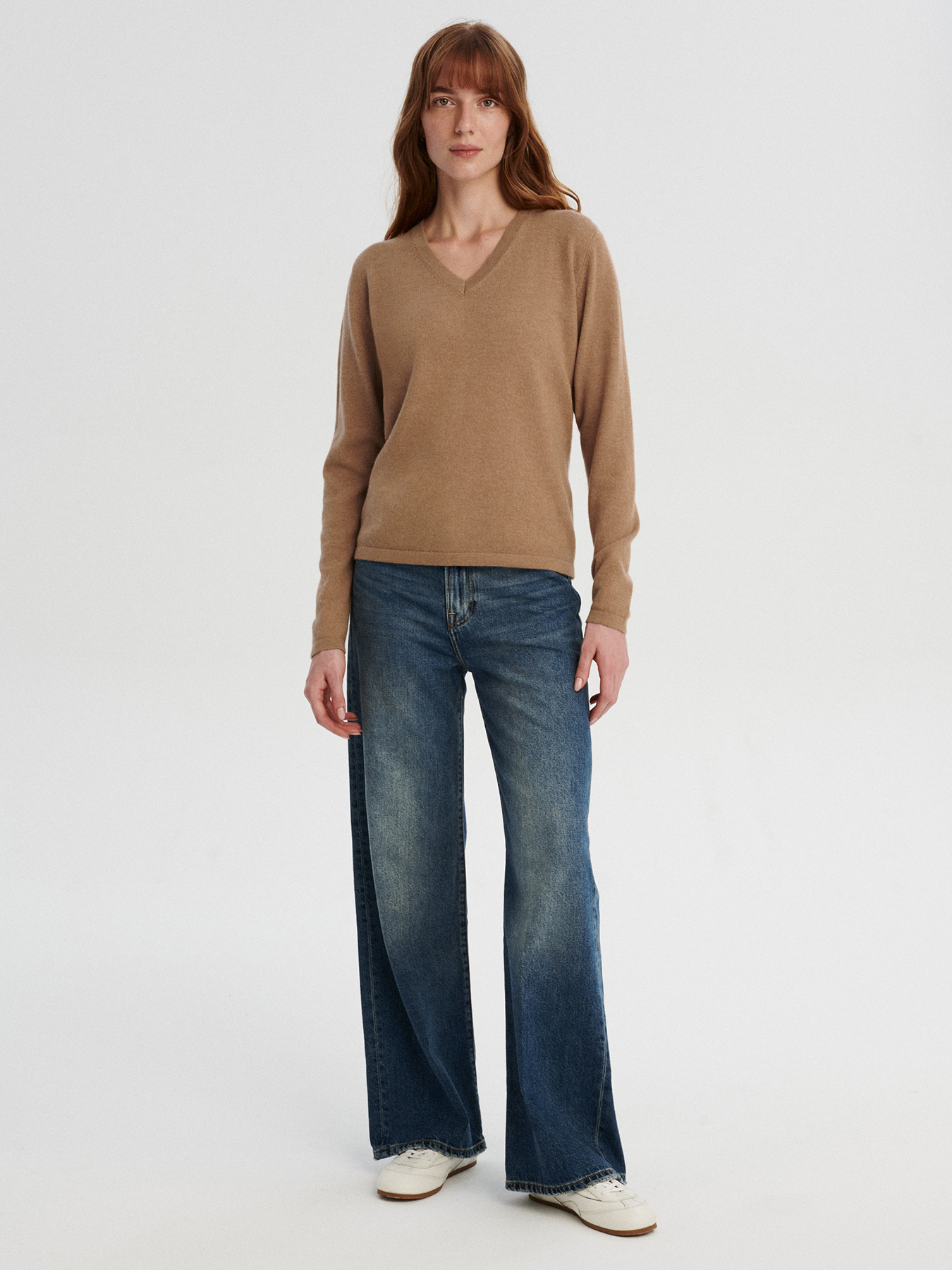 kaszmirowa bluzka z dekoltem w serek w kolorze camel