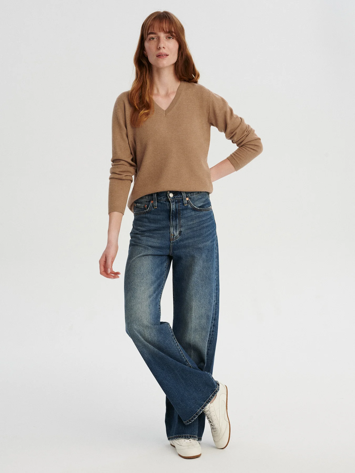 kaszmirowa bluzka z dekoltem w serek w kolorze camel