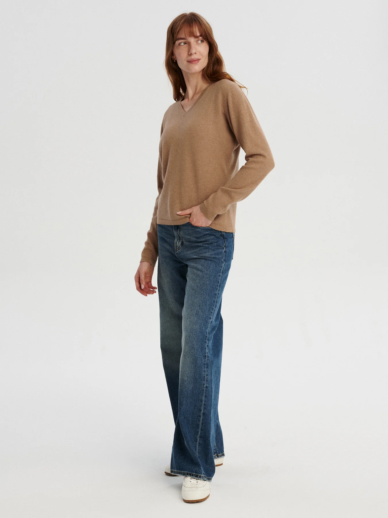 kaszmirowa bluzka z dekoltem w serek w kolorze camel