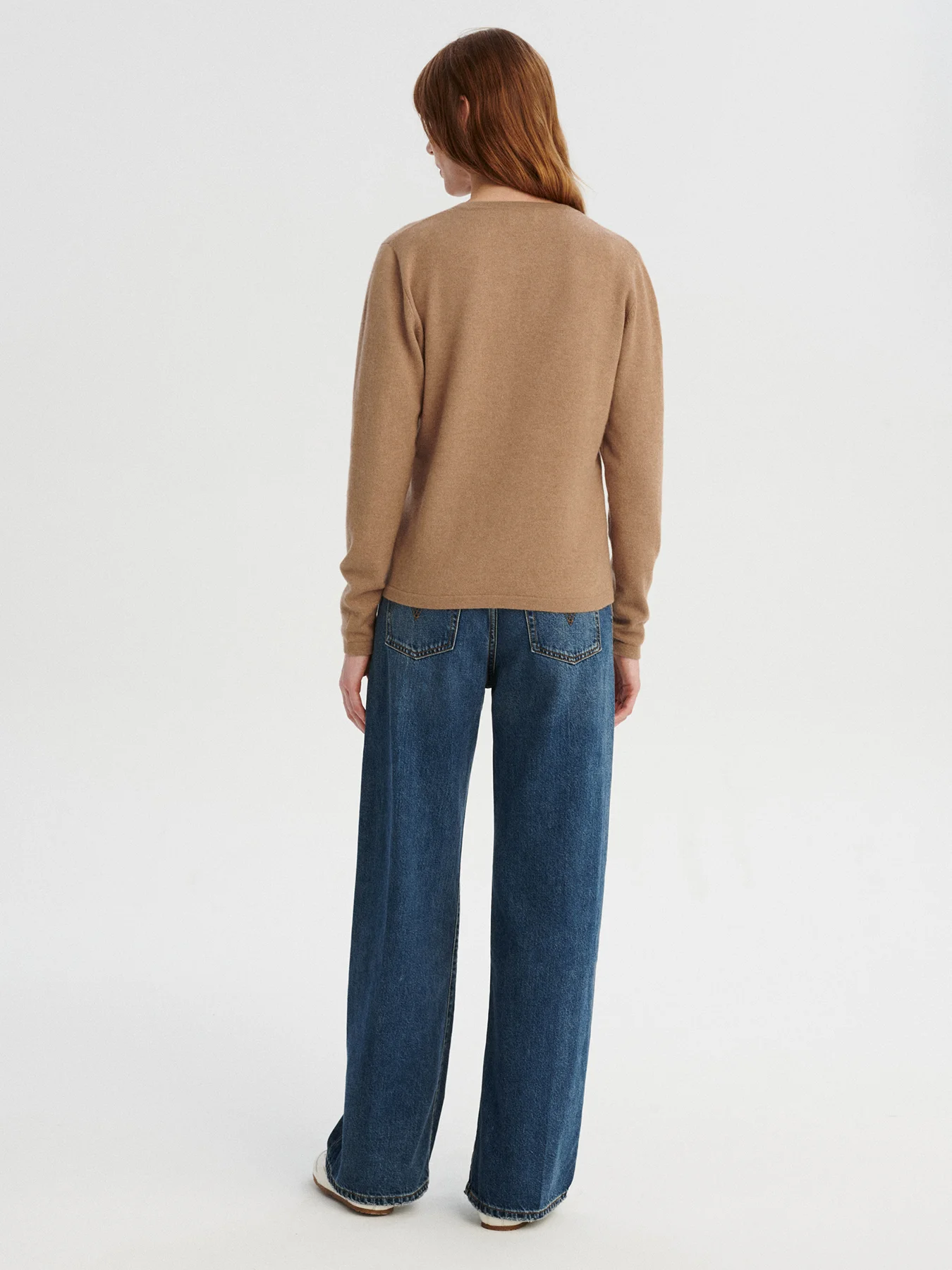 kaszmirowa bluzka z dekoltem w serek w kolorze camel