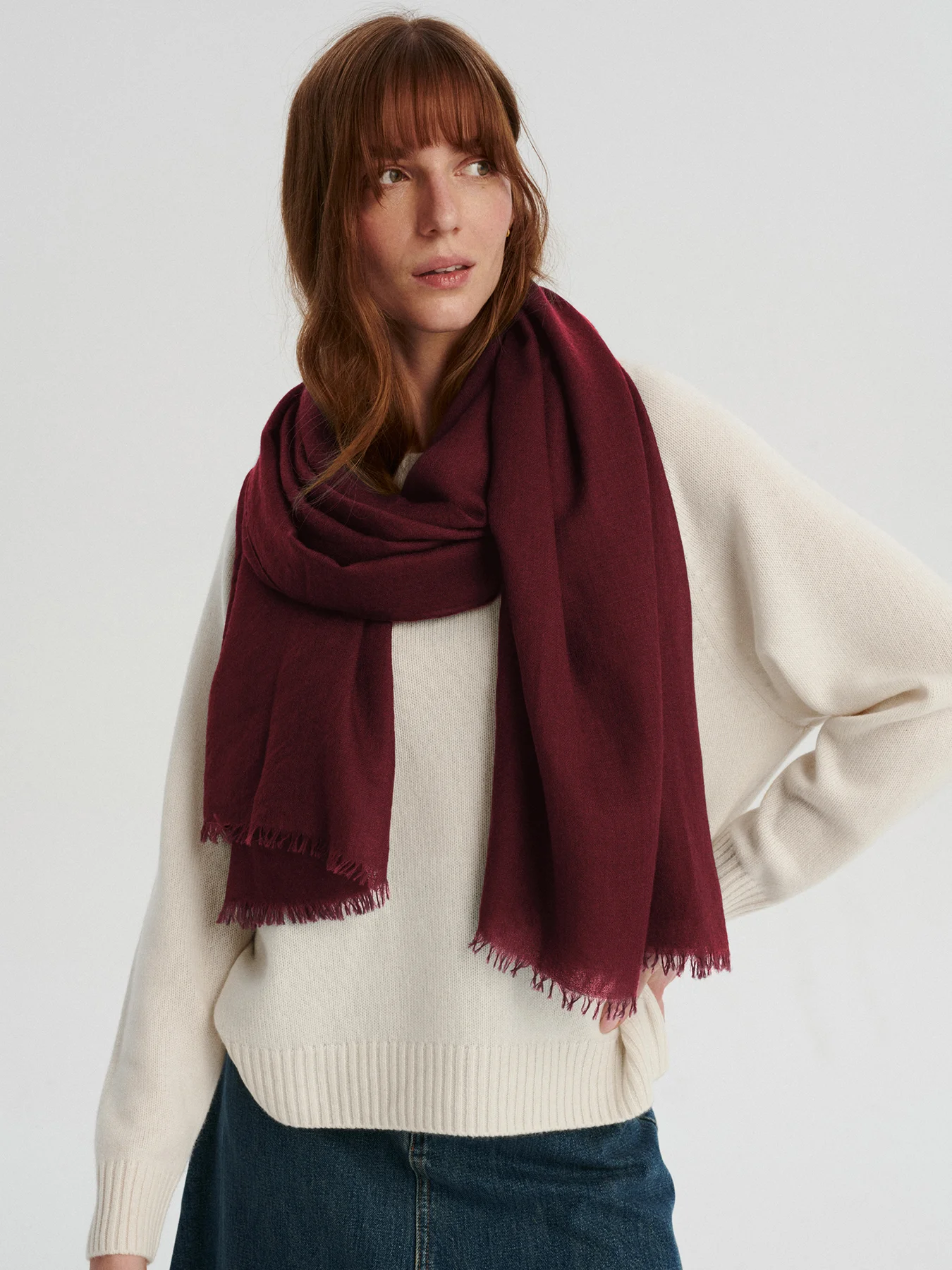 kaszmirowy szal mgiełka w kolorze bordowym burgundowym