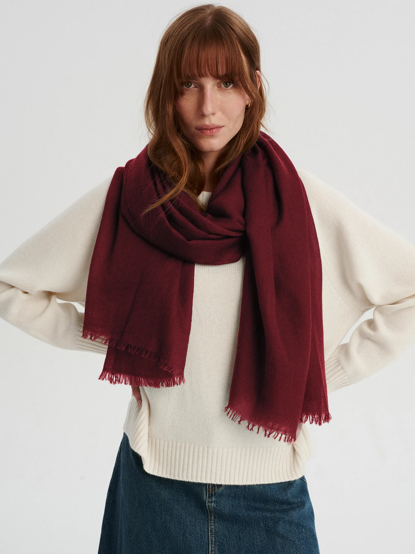 kaszmirowy szal mgiełka w kolorze bordowym burgundowym