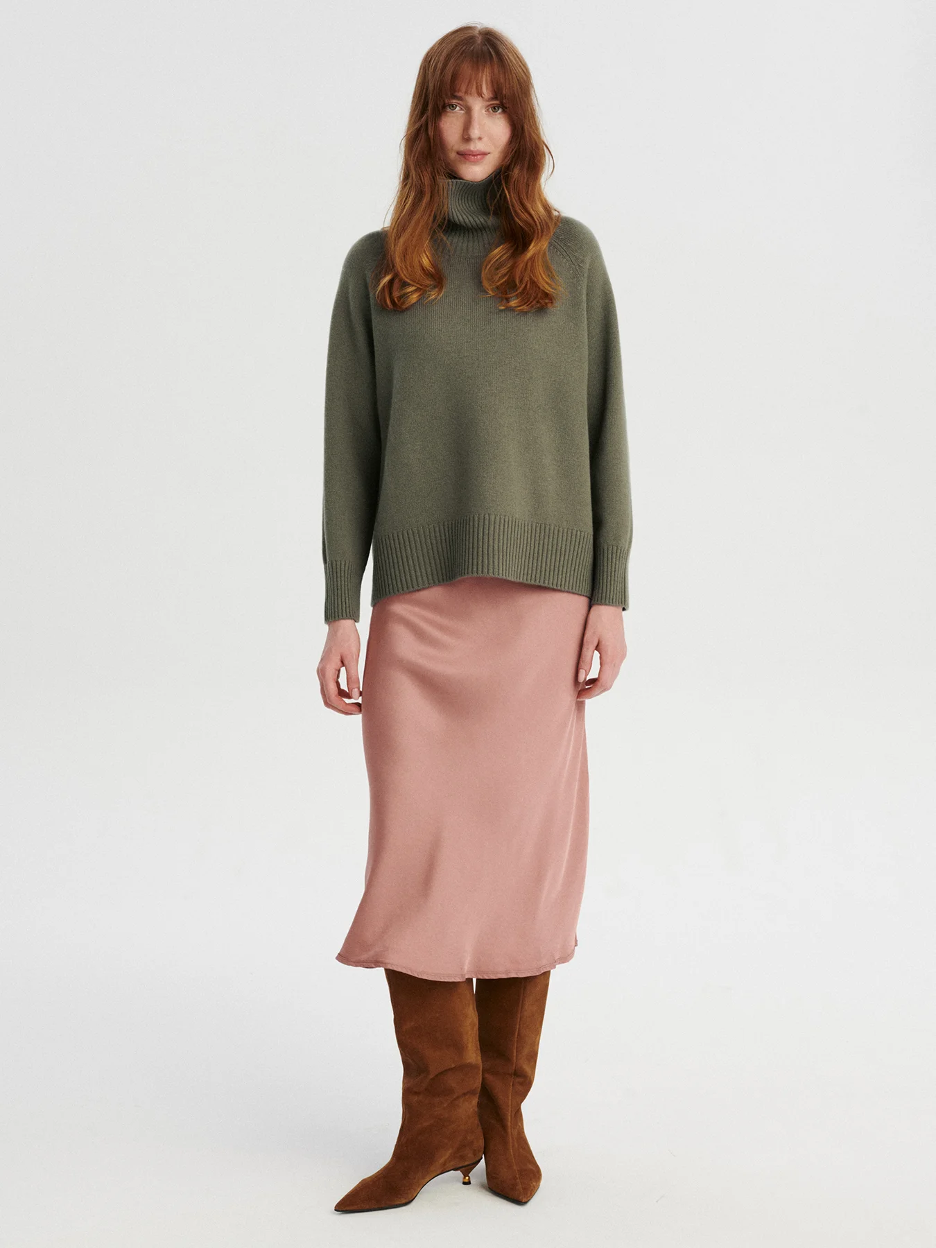 <span class="title-first-word">MINO</span> kaszmirowy golf oliwka - obrazek 4