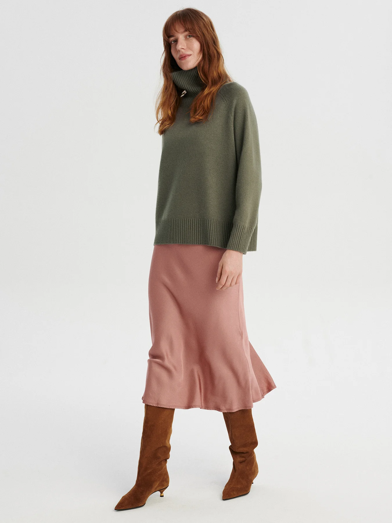 <span class="title-first-word">MINO</span> kaszmirowy golf oliwka - obrazek 5