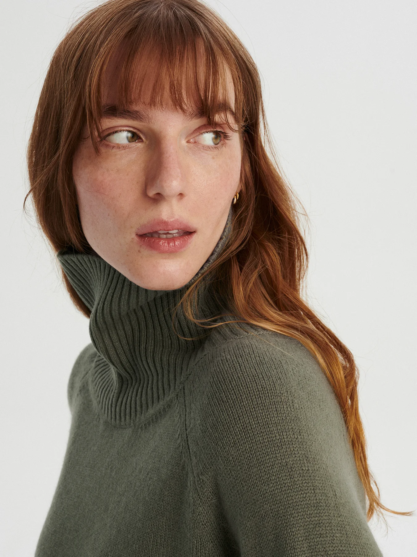 <span class="title-first-word">MINO</span> kaszmirowy golf oliwka - obrazek 8