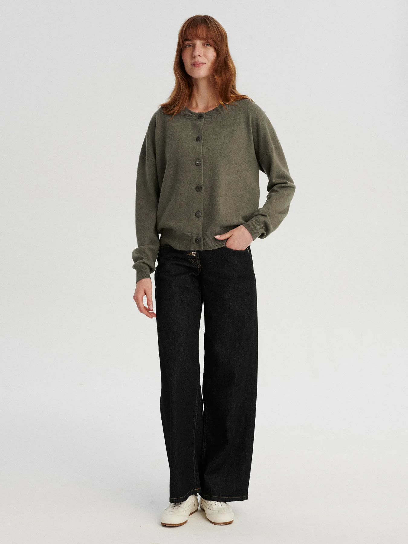 kaszmirowy krótki kardigan w kolorze oliwkowym