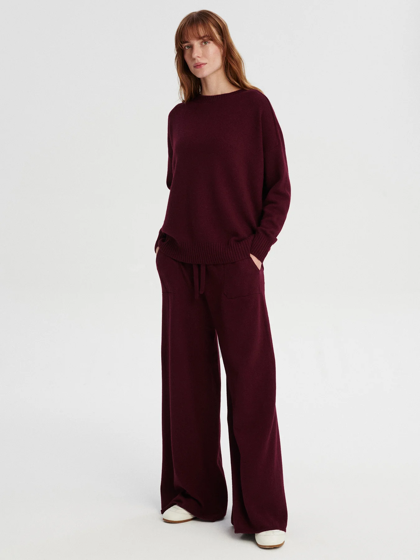 kaszmirowe spodnie w kolorze burgundu bordo