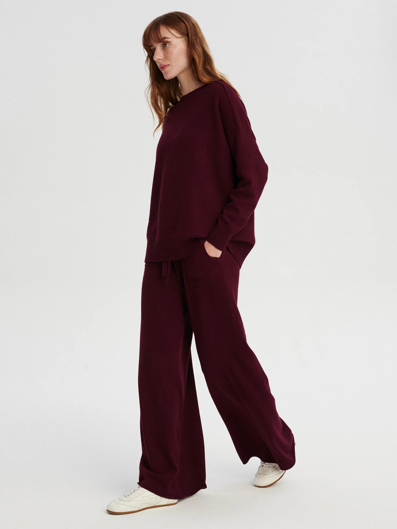 kaszmirowe spodnie w kolorze burgundu bordo