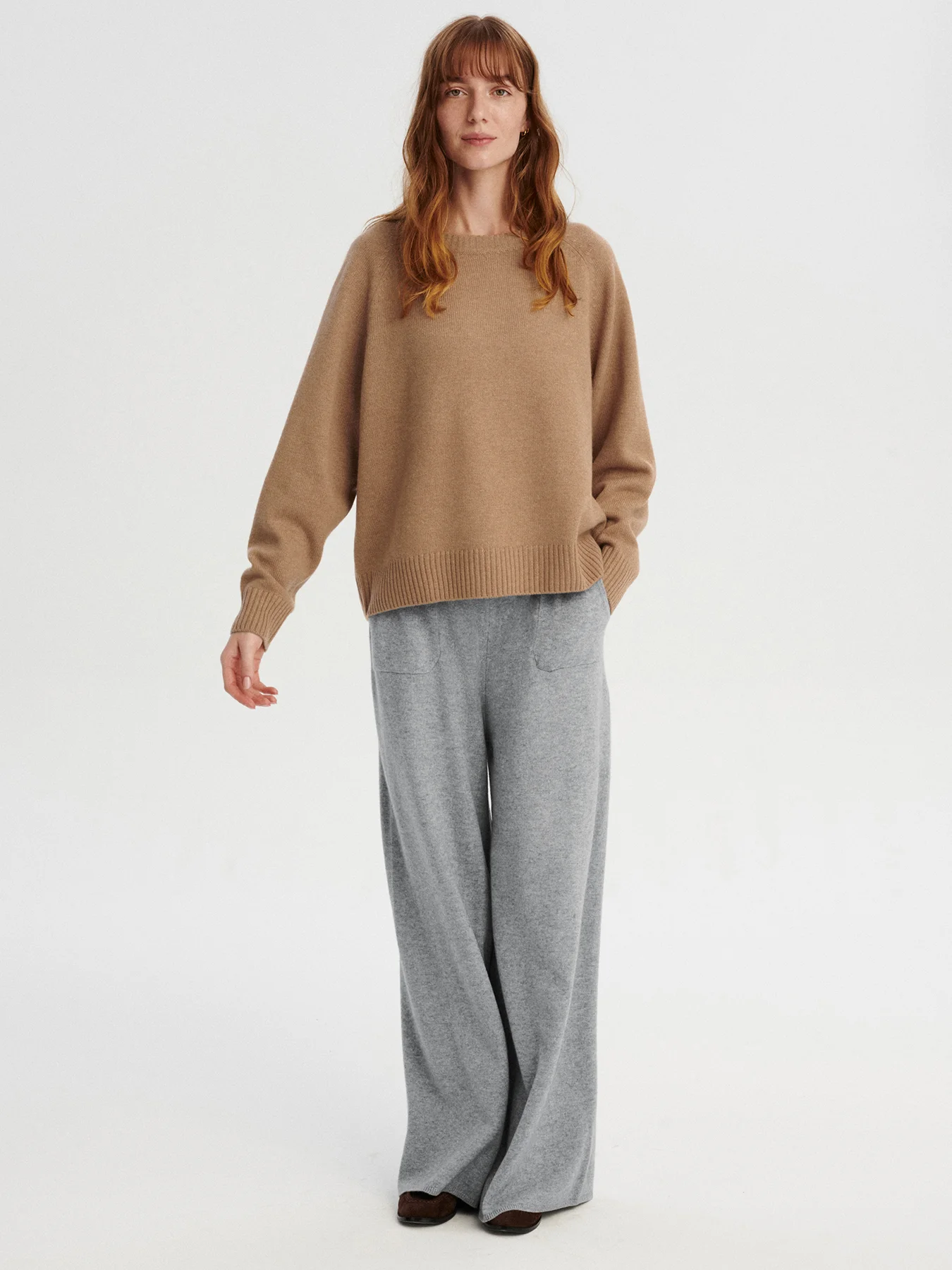 kaszmirowy krótki raglan w kolorze camel