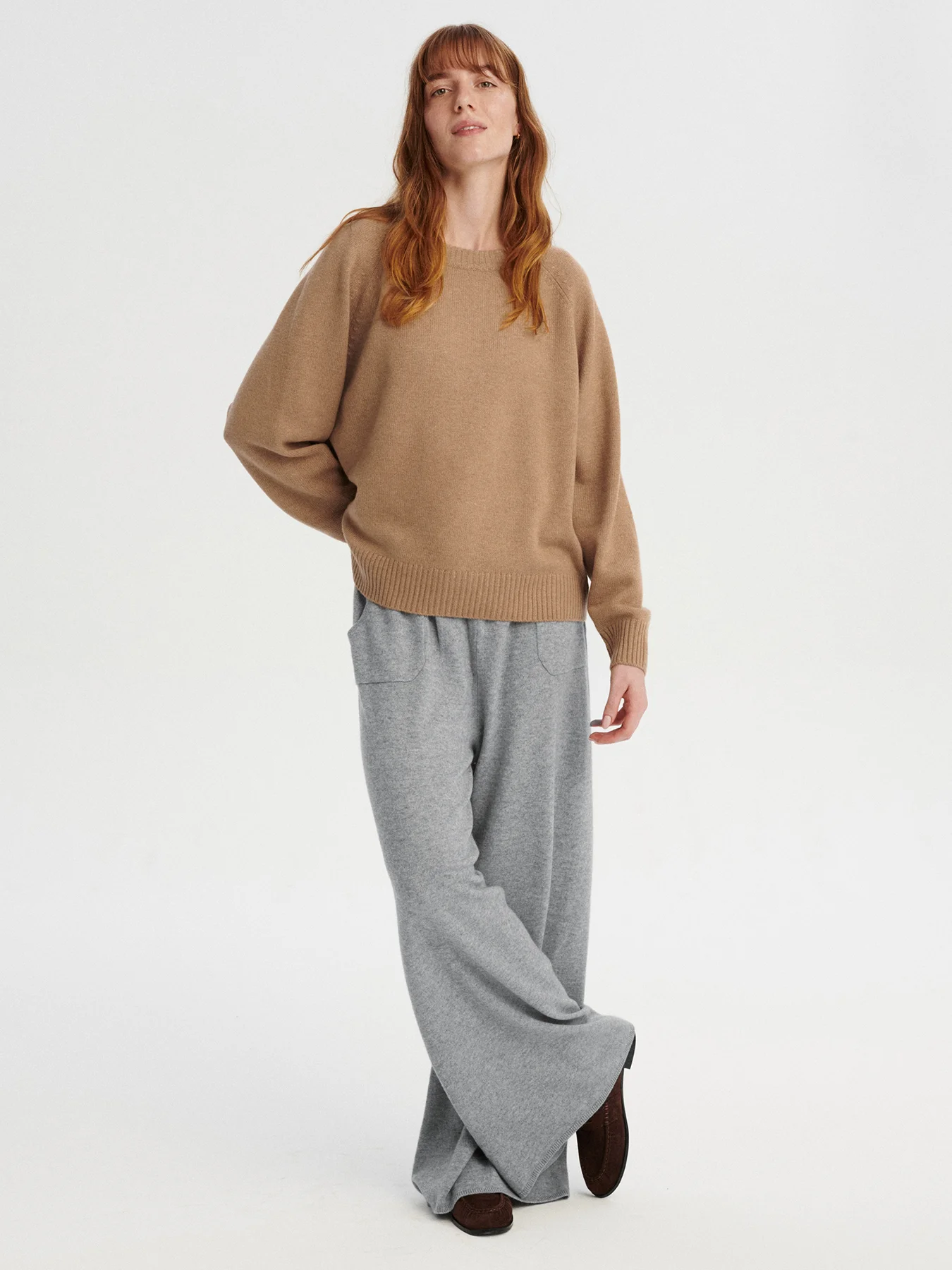 kaszmirowy krótki raglan w kolorze camel