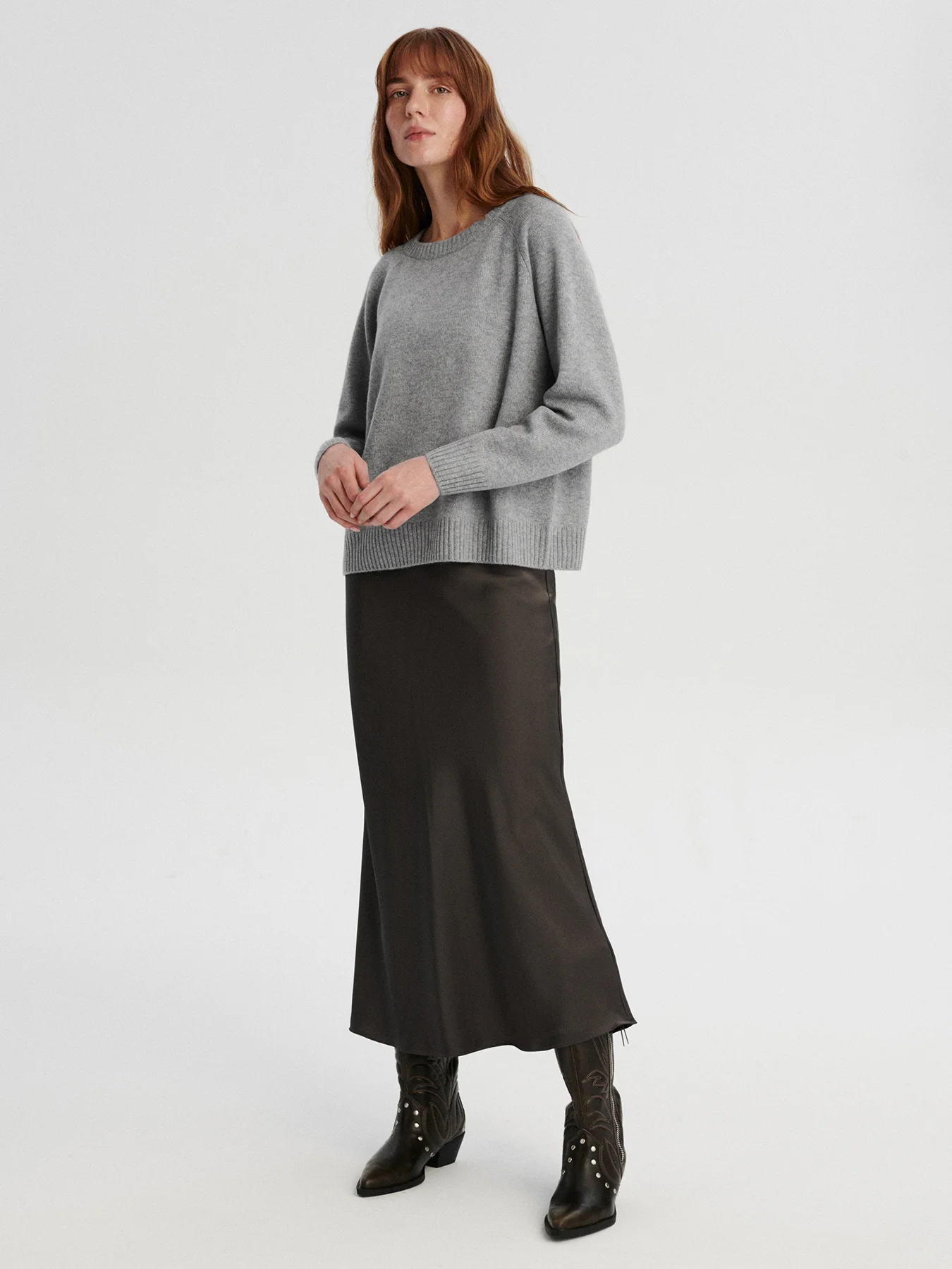 kaszmirowy krótki raglan w kolorze jasnoszarym