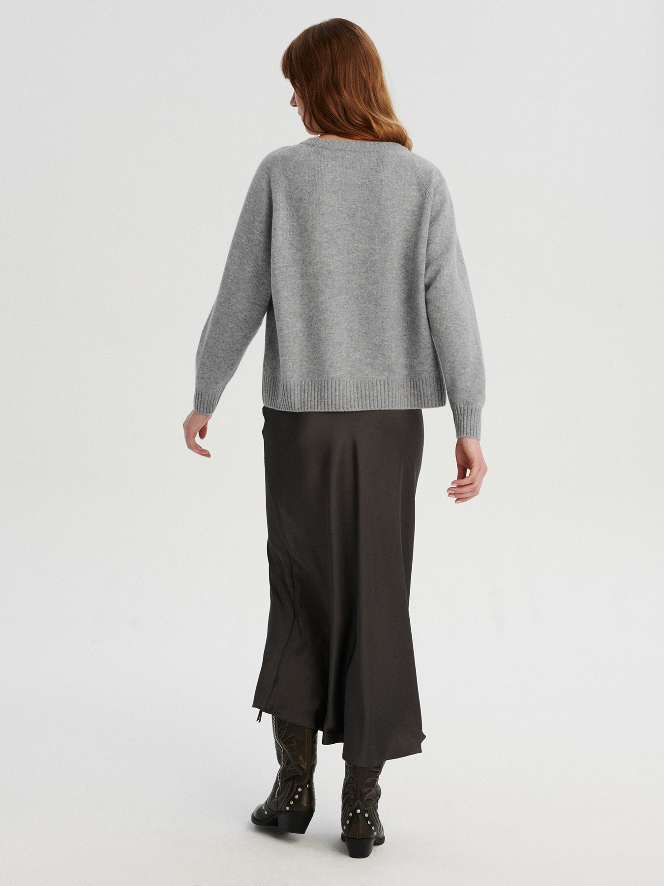 kaszmirowy krótki raglan w kolorze jasnoszarym