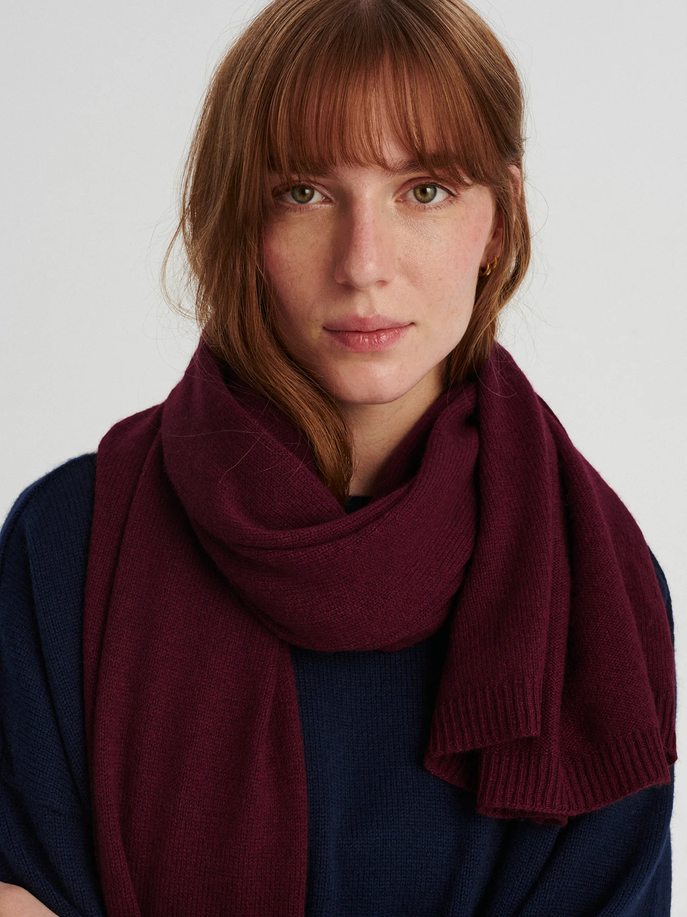 kaszmirowy szal dzianinowy w kolorze burgundu bordo