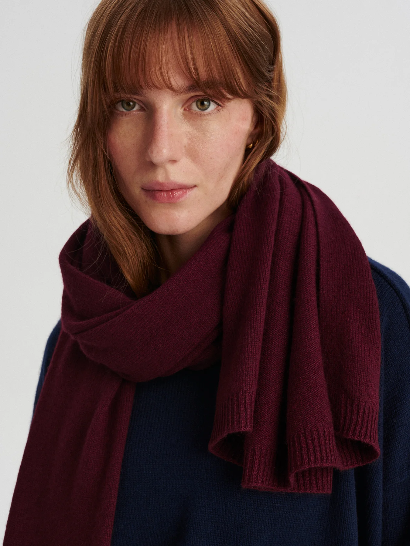 kaszmirowy szal dzianinowy w kolorze burgundu bordo