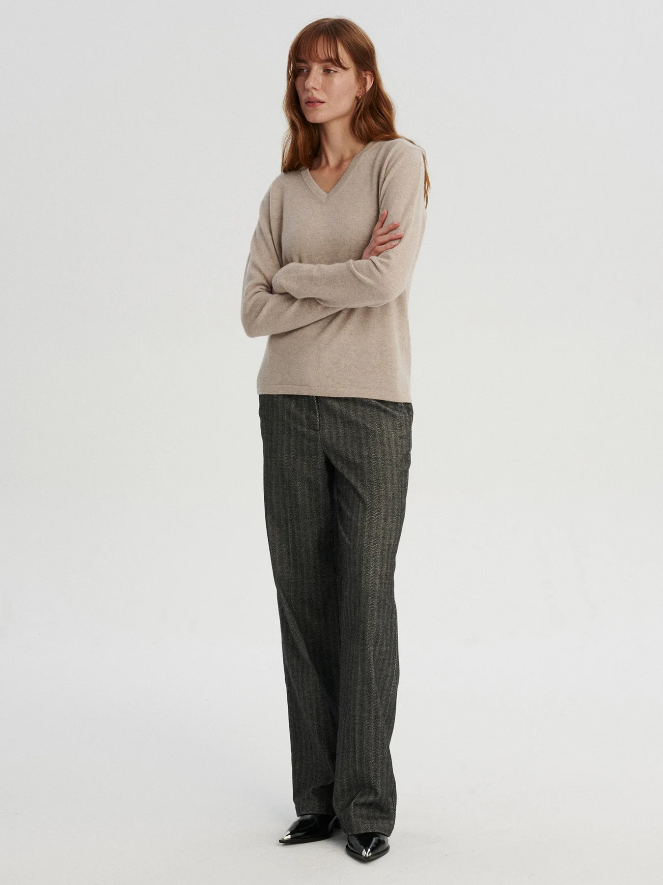 <span class="title-first-word">VILA</span> kaszmirowa bluzka w serek chłodny beż - obrazek 4