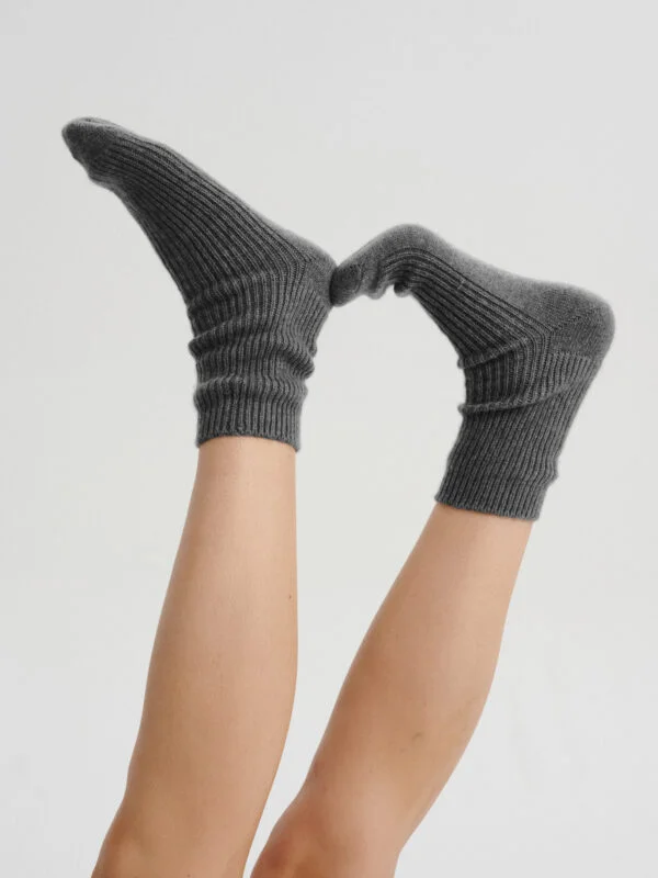 kaszmirowe skarpetki w kolorze ciemnoszarym