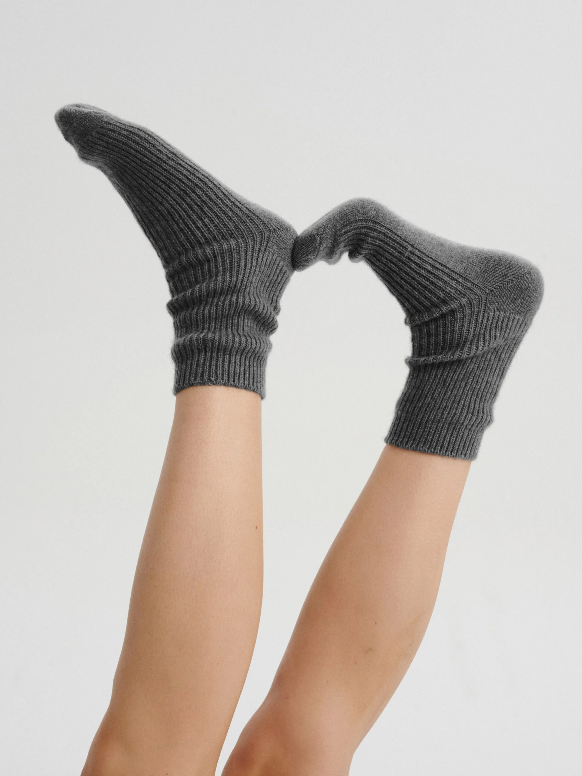 kaszmirowe skarpetki w kolorze ciemnoszarym