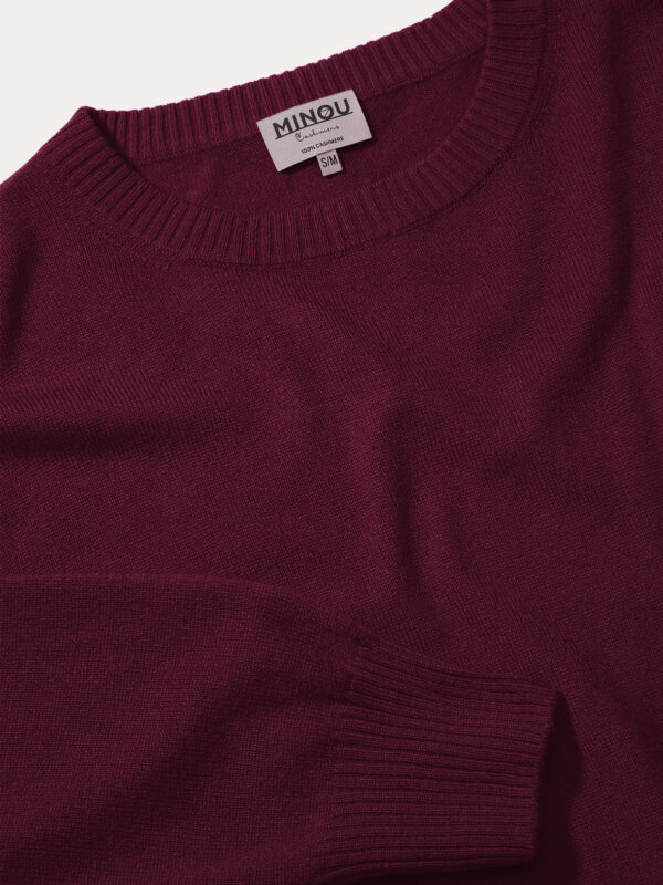 kaszmirowy sweter z okrągłym dekoltem w kolorze burgundowym