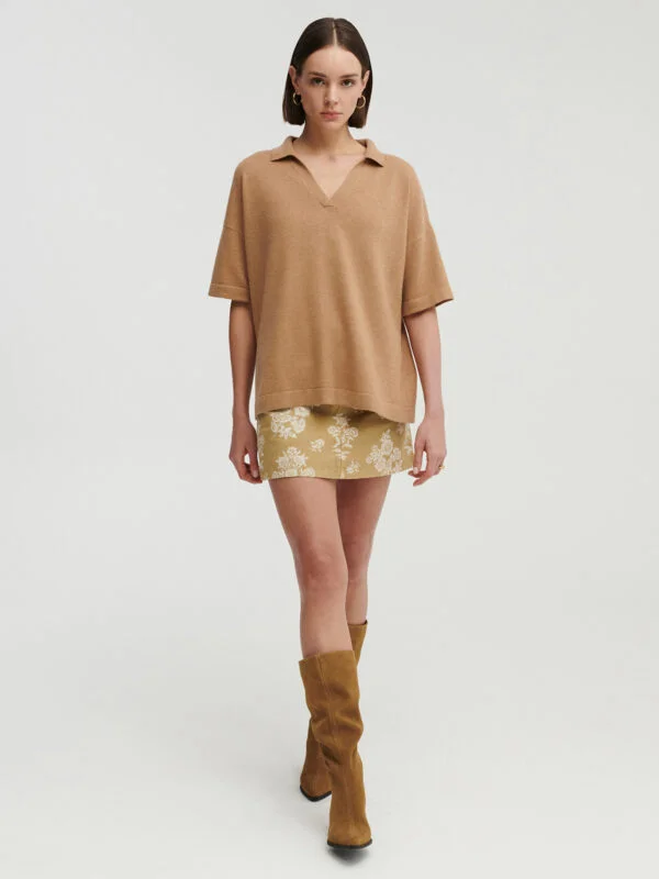 kaszmirowe polo z krótkim rękawkiem w kolorze camel