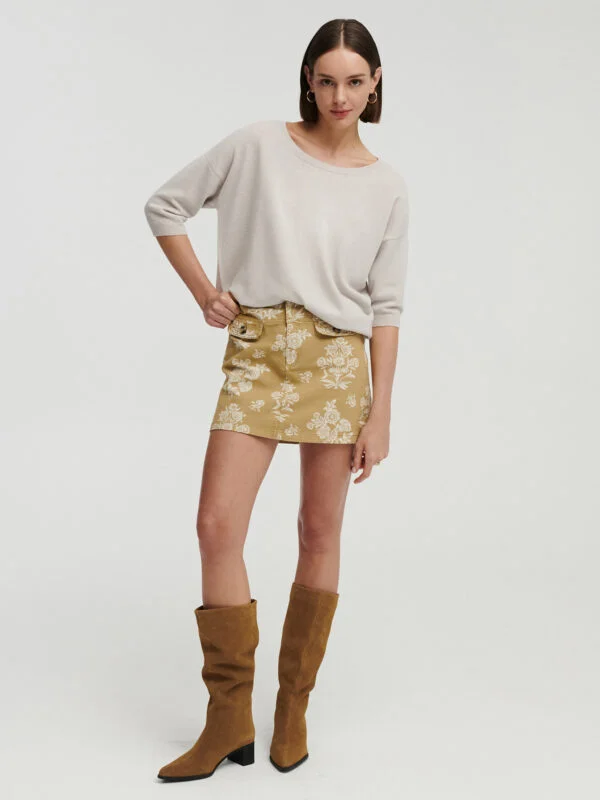 kaszmirowy sweter z krótkim rękawem w kolorze perłowo szarym