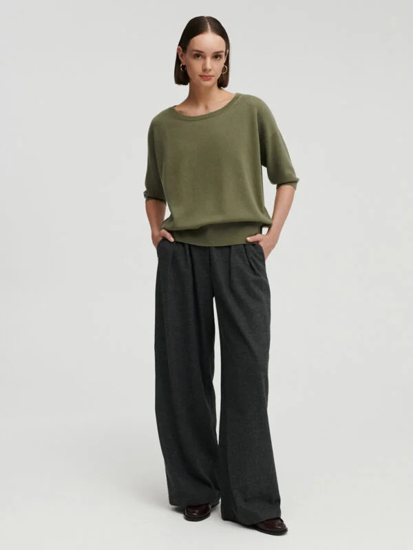 kaszmirowy sweter z krótkim rękawem w kolorze oliwkowym