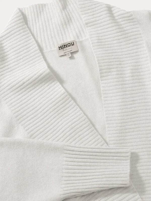 kaszmirowy długi kardigan z kieszeniami w kolorze kremowym detal